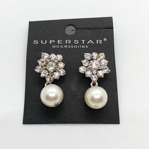 Rhinestones and resin pearl earrings